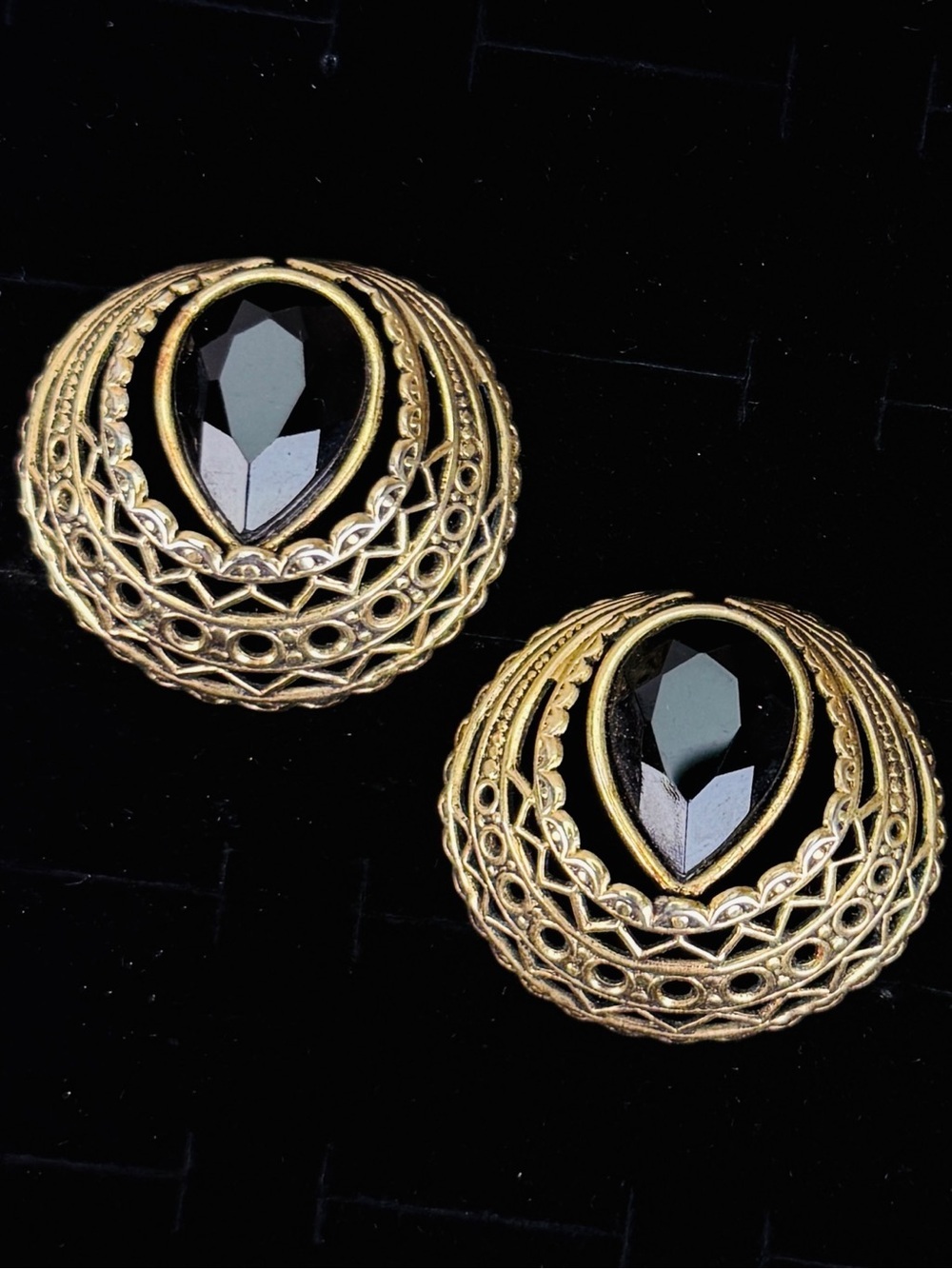 Beautiful Black Teardrop Filigree Weighed Pierced Earrings